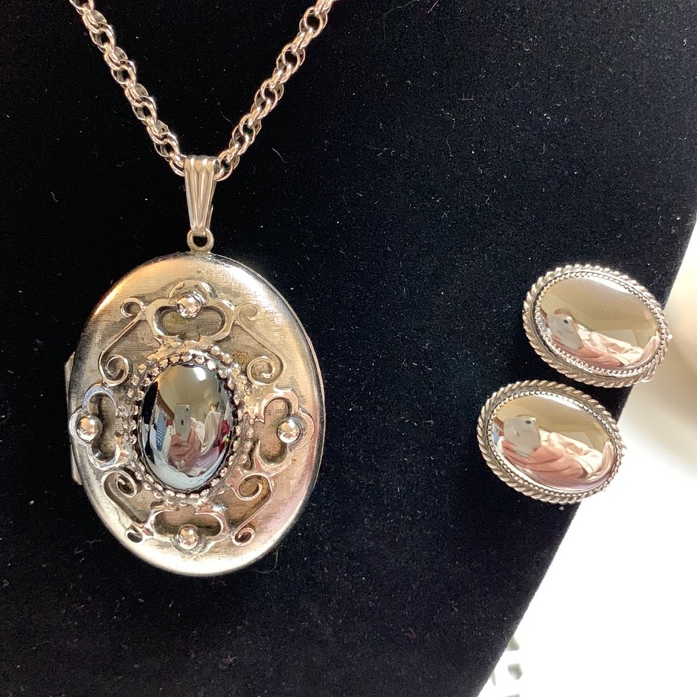 Whiting and Davis Vintage Locket bracelet earrings size Small to medium 2” 1/4” - Picture 6 of 13